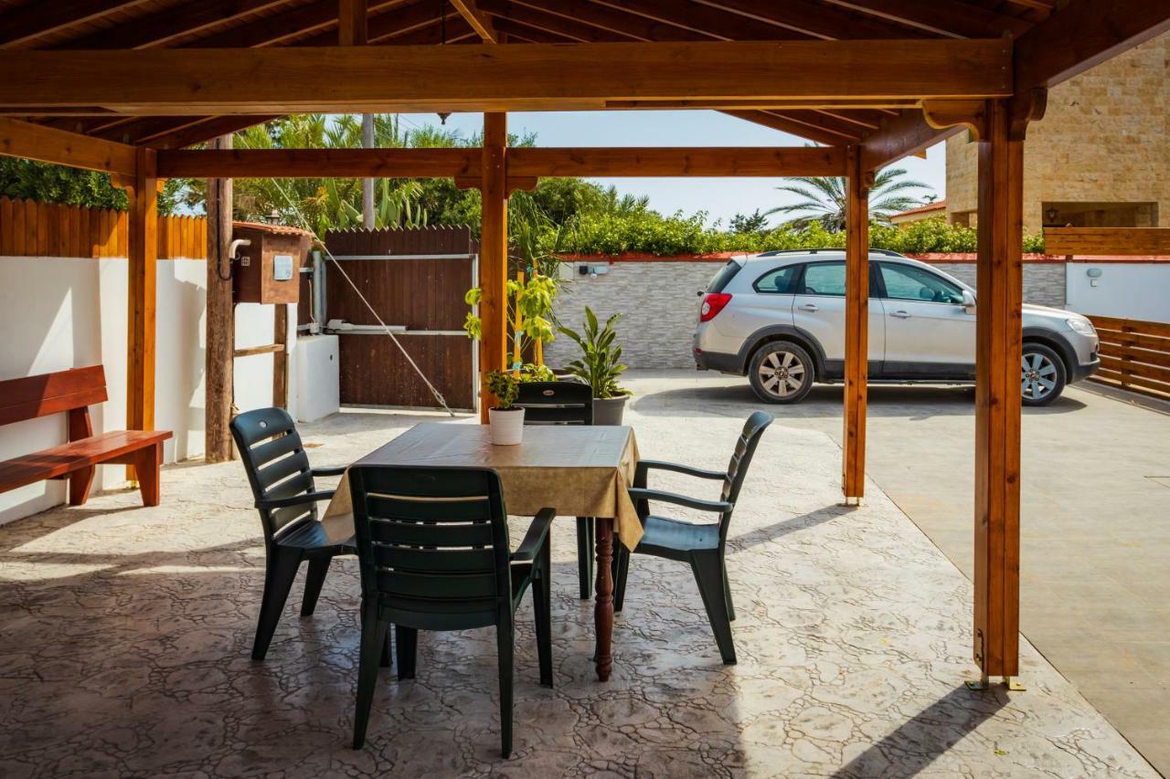 Berryrose Villa Перволия Екстериор снимка