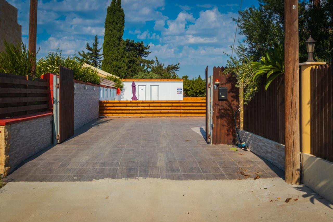 Berryrose Villa Перволия Екстериор снимка